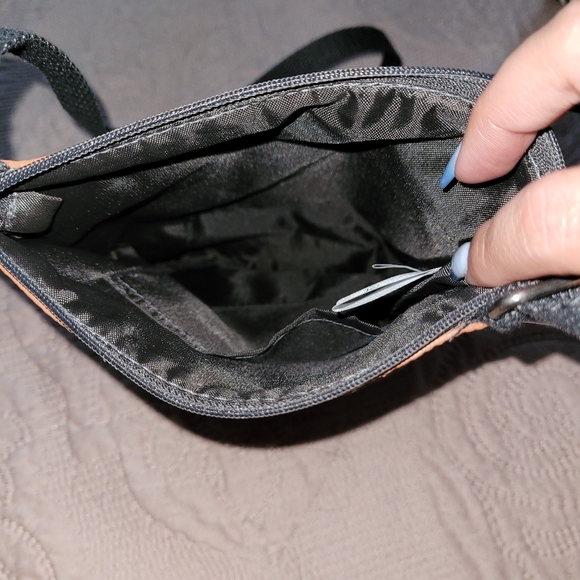 Explorer Crossbody - Picture 3 of 3